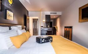 Best Western Plus Suitcase Paris La Defense